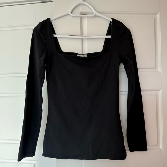 Aritzia Tops - Aritzia Contour Squareneck Long Sleeve Top
